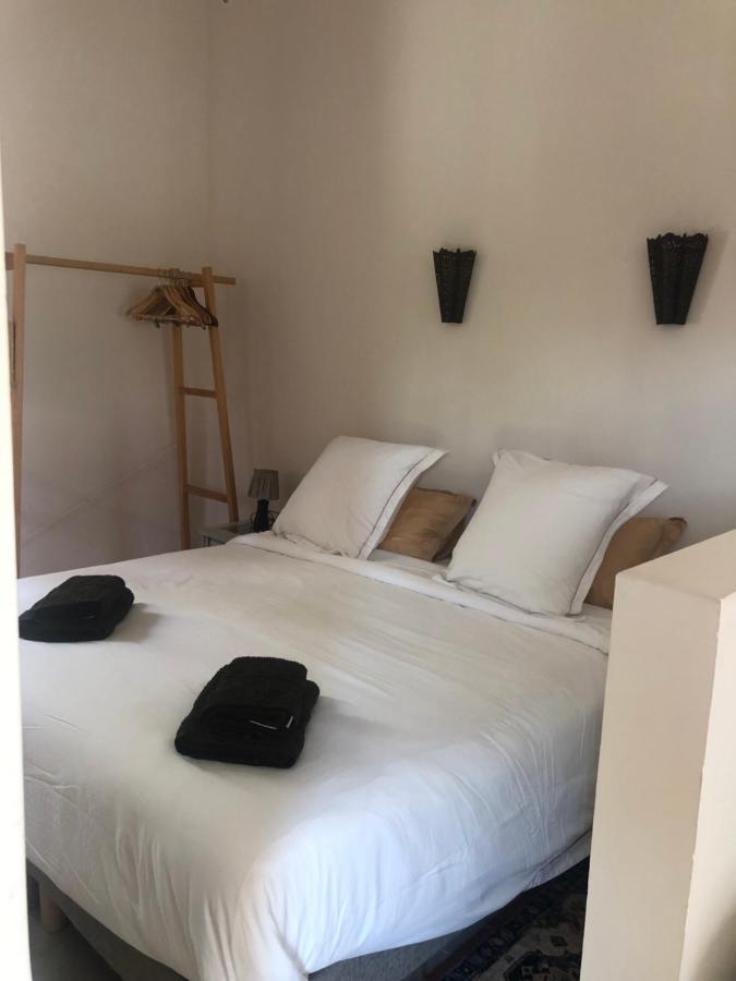 Le Mas Des Pignes -Adults Only Aix-en-Provence Zewnętrze zdjęcie